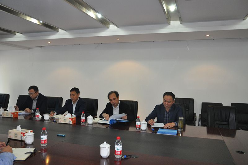 調(diào)研組一行參加座談會.jpg 調(diào)研組一行參加座談會.jpg